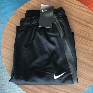 Nike women’s training pants NWT